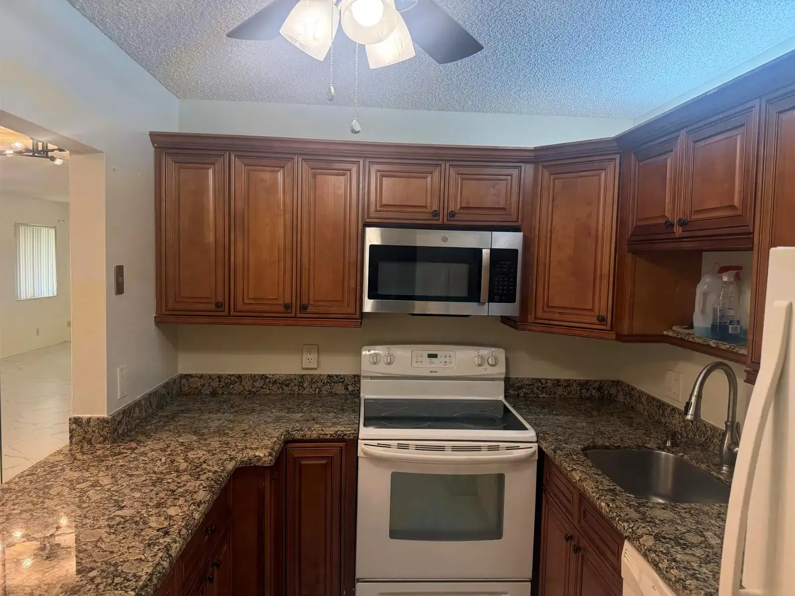 211 Pine Hov Circle # 2, FL 33463 photo 2