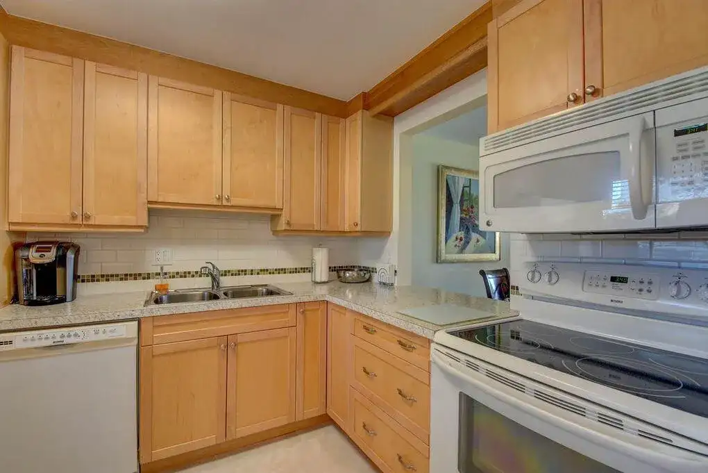 307 Lake Evelyn Drive, West Palm Beach FL 33411 photo 4