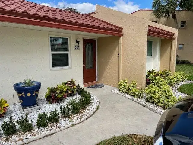 307 Lake Evelyn Drive, West Palm Beach FL 33411 photo 2