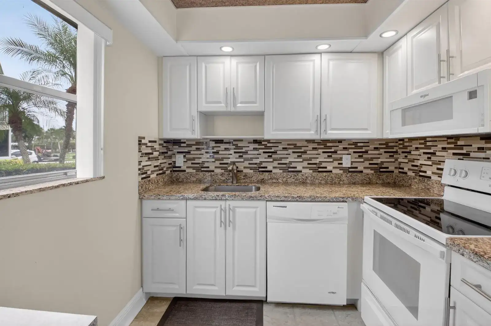 204 Flanders E, Delray Beach FL 33484 photo 5