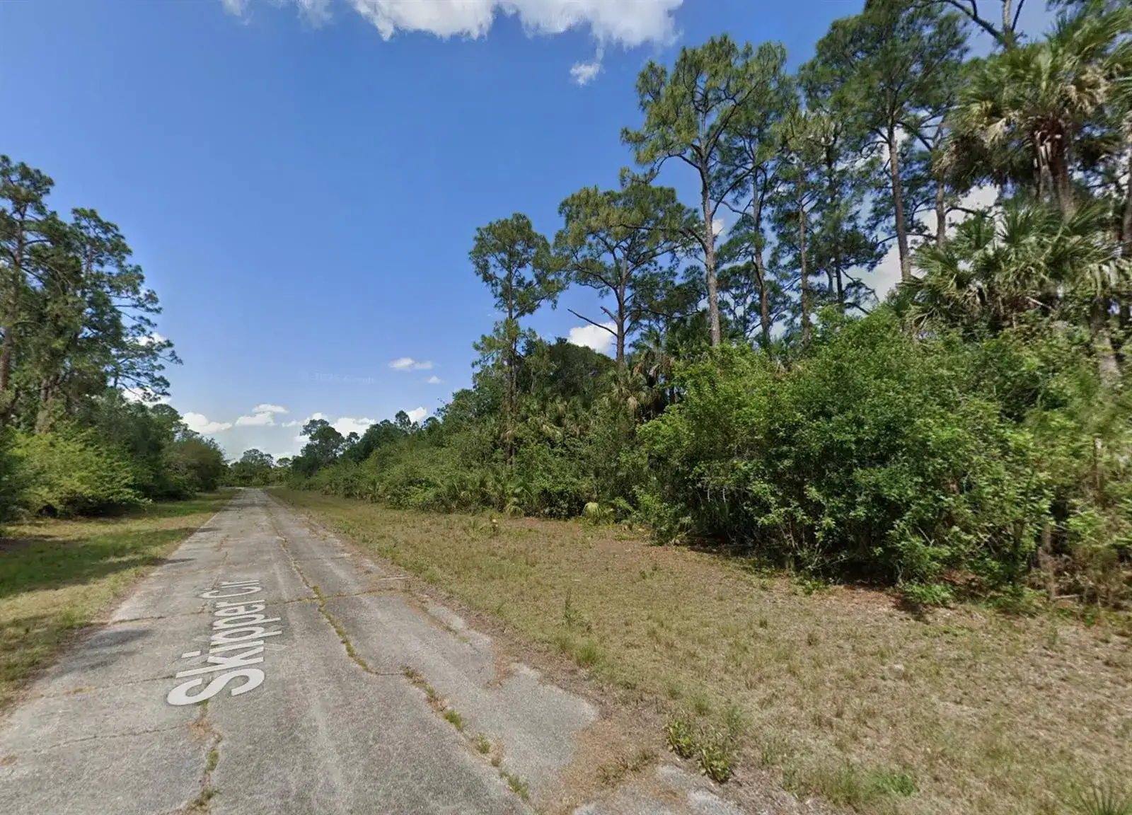 425 Skipper Terrace, FL 33935 photo 3