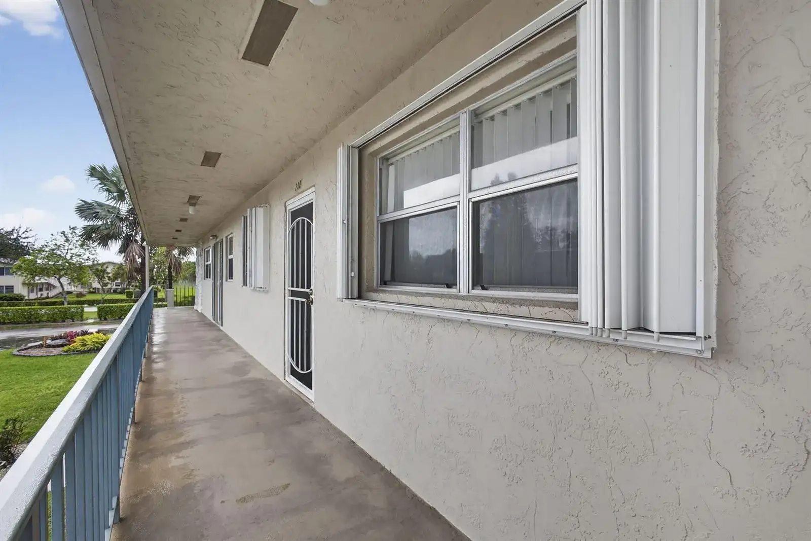 202 Oxford 200, West Palm Beach FL 33417 photo 3