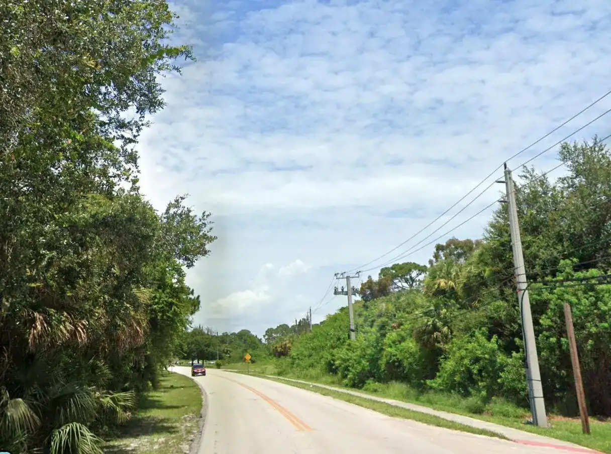 2001 N 51st Court, Fort Pierce FL 34947 photo 4