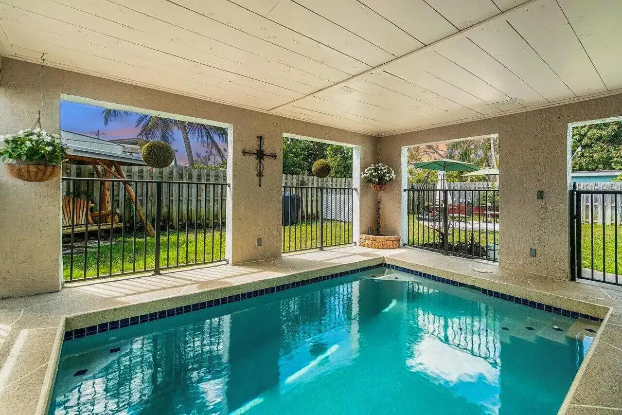 944 Hansen Street, West Palm Beach FL 33405 photo 2