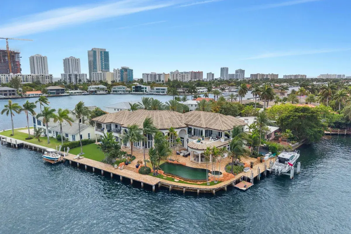 2593 SE 8th Street, Pompano Beach FL 33062