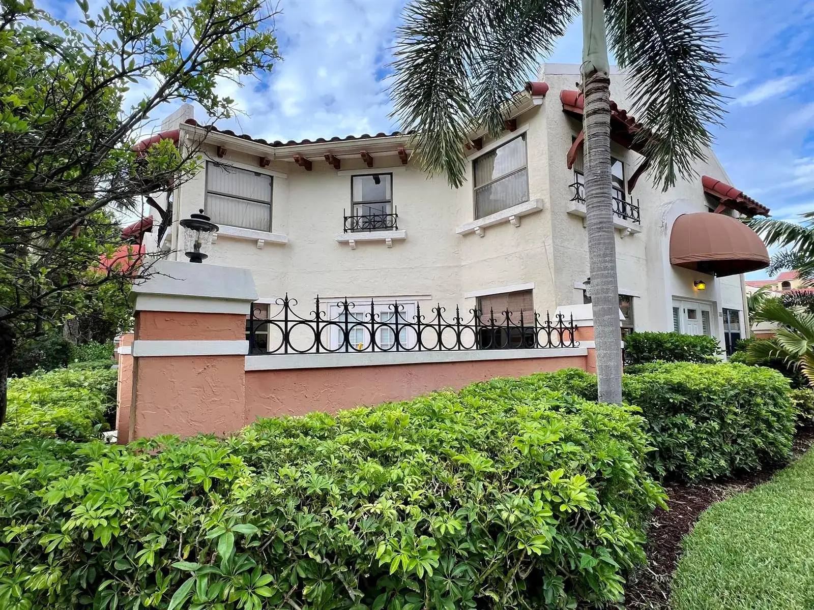 13 Uno Lago Drive, Juno Beach FL 33408
