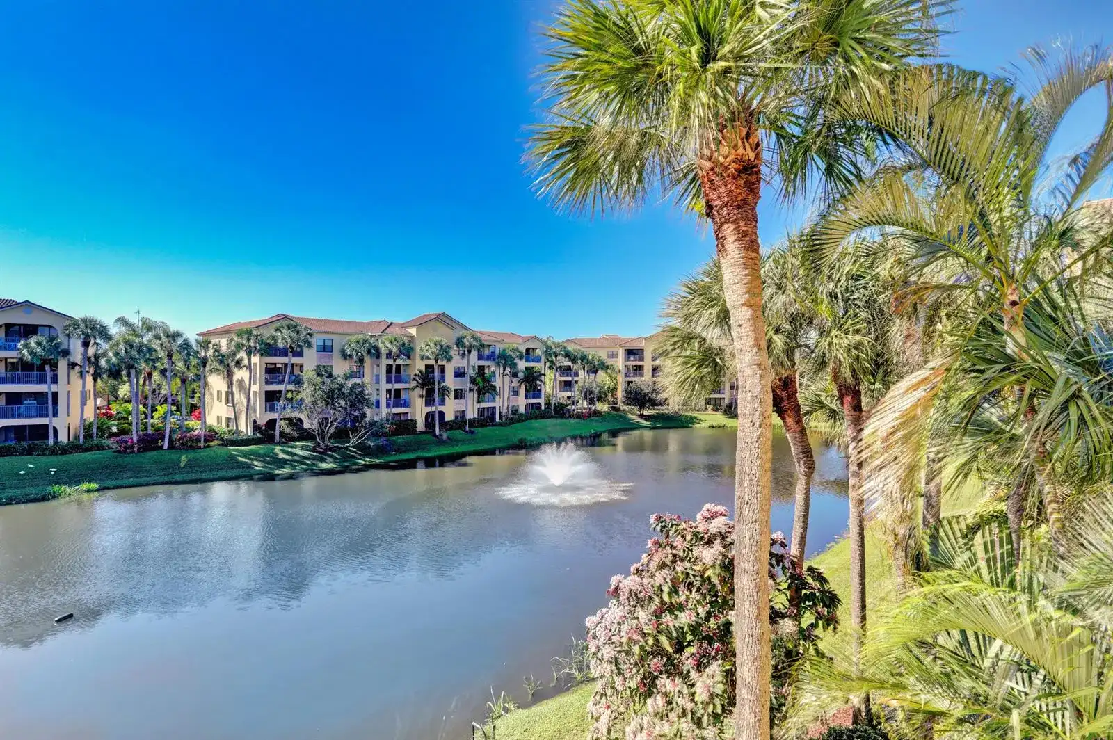 800 Uno Lago Drive # 305, Juno Beach FL 33408