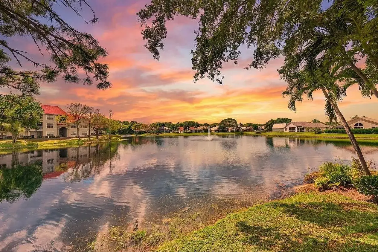 2525 Egret Lake Drive, FL 33413 photo 3