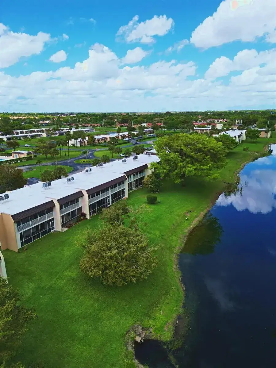 140 Lake Meryl Drive Apt 233, West Palm Beach FL 33411 photo 2