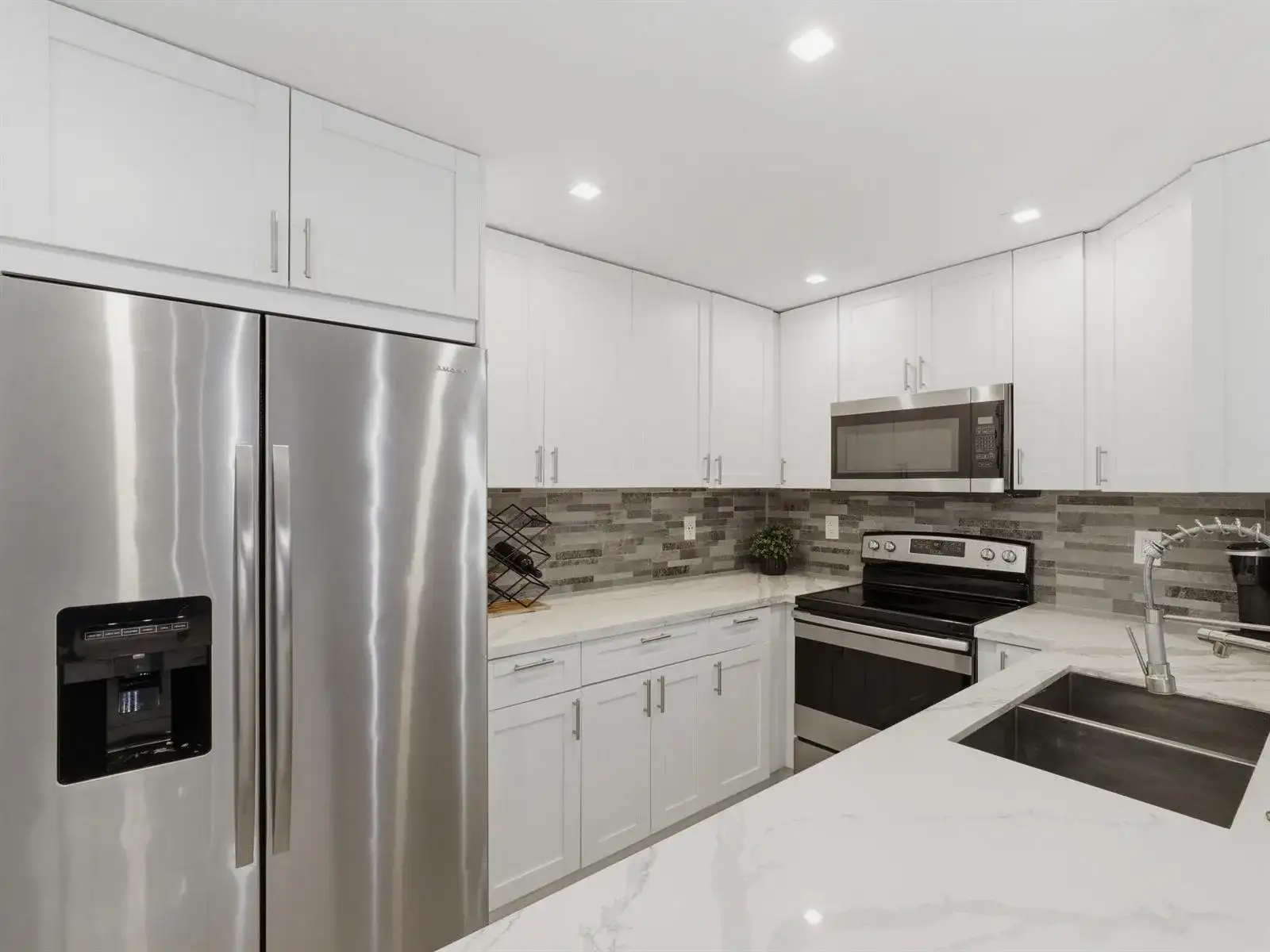397 Burgundy I, Delray Beach FL 33484 photo 3