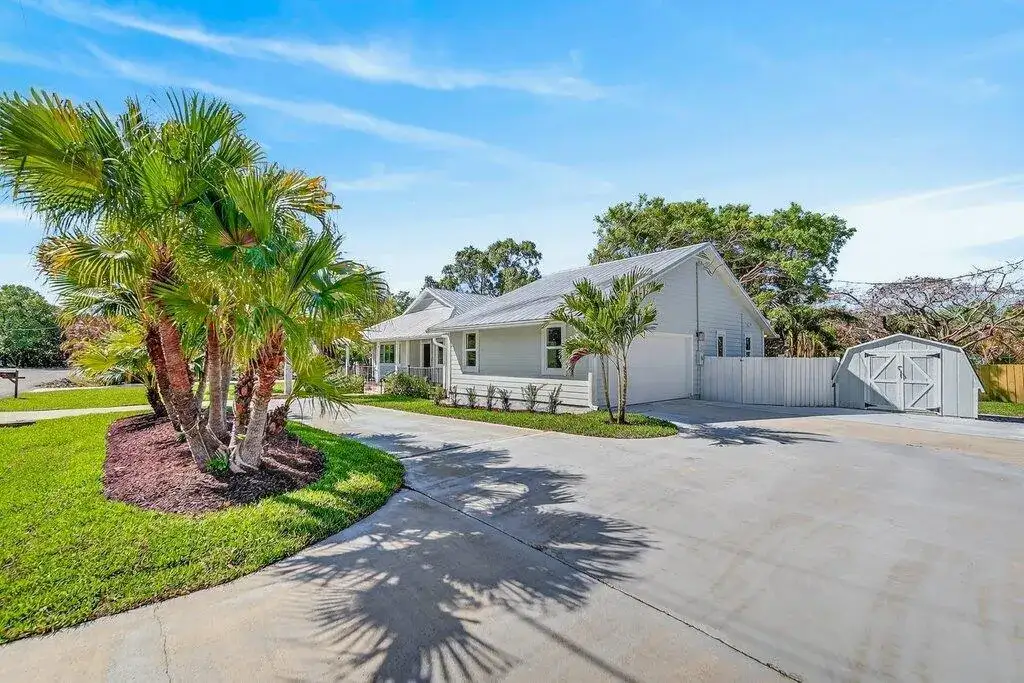 2366 SE Country Club Lane, Stuart FL 34996 photo 5