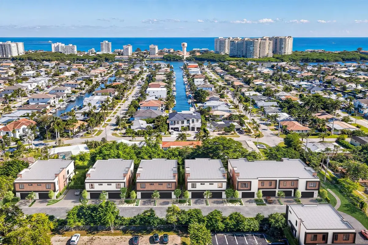 6832 NE Briskel Pointe Drive, Boca Raton FL 33487