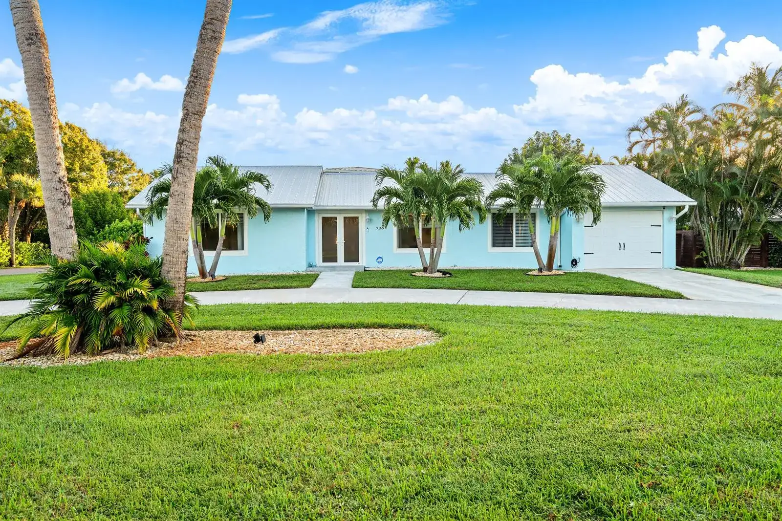 9165 SE Yacht Club Circle, Hobe Sound FL 33455 photo 2