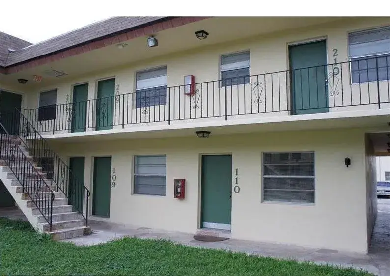 4800 NW 24th Court # D214, Lauderdale Lakes FL 33313