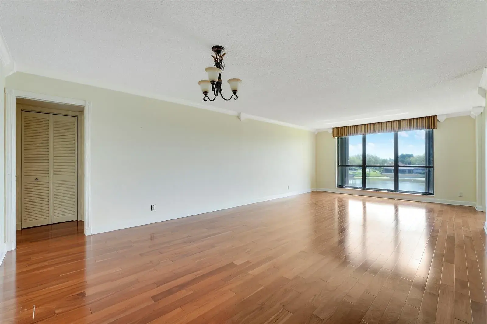 5344 Woodland Lakes Drive # 323, Palm Beach Gardens FL 33418