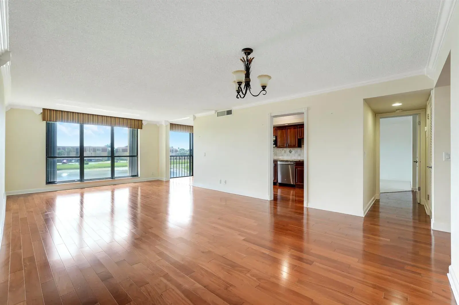 5344 Woodland Lakes Drive # 323, Palm Beach Gardens FL 33418