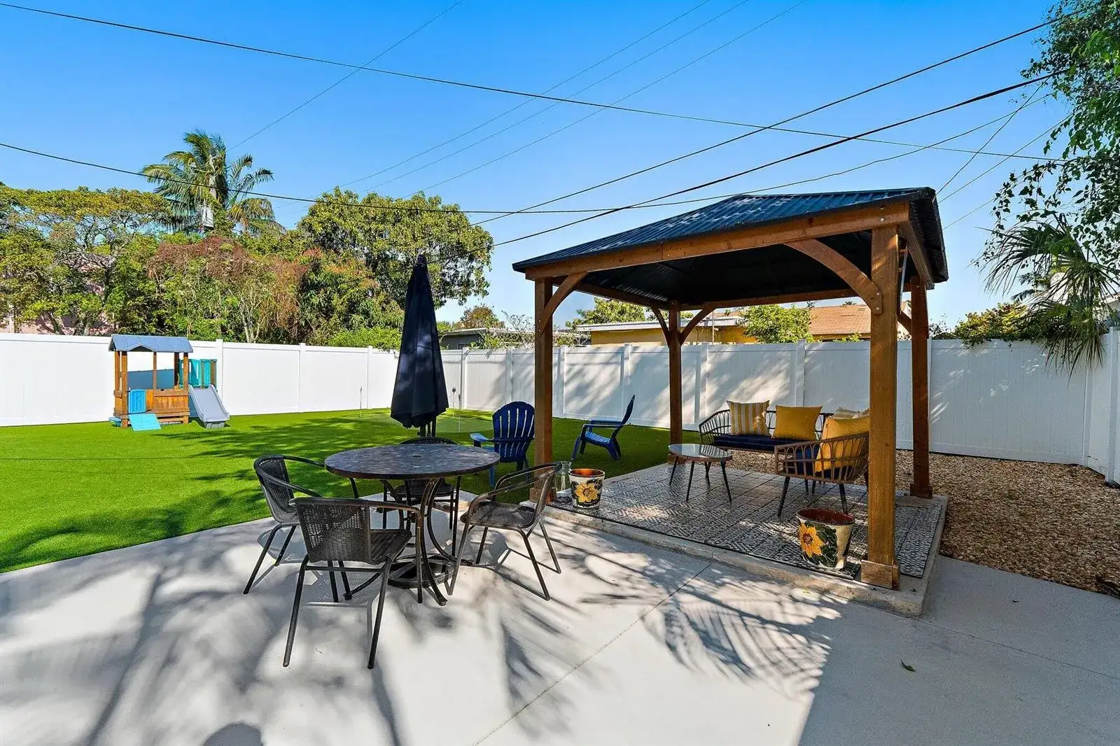 423 Avenida Alegre, West Palm Beach FL 33405 photo 2