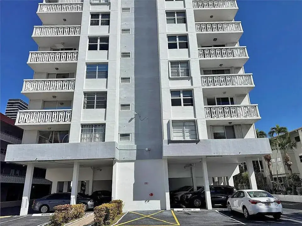 3113 S Ocean Drive # 504, Hallandale Beach FL 33009