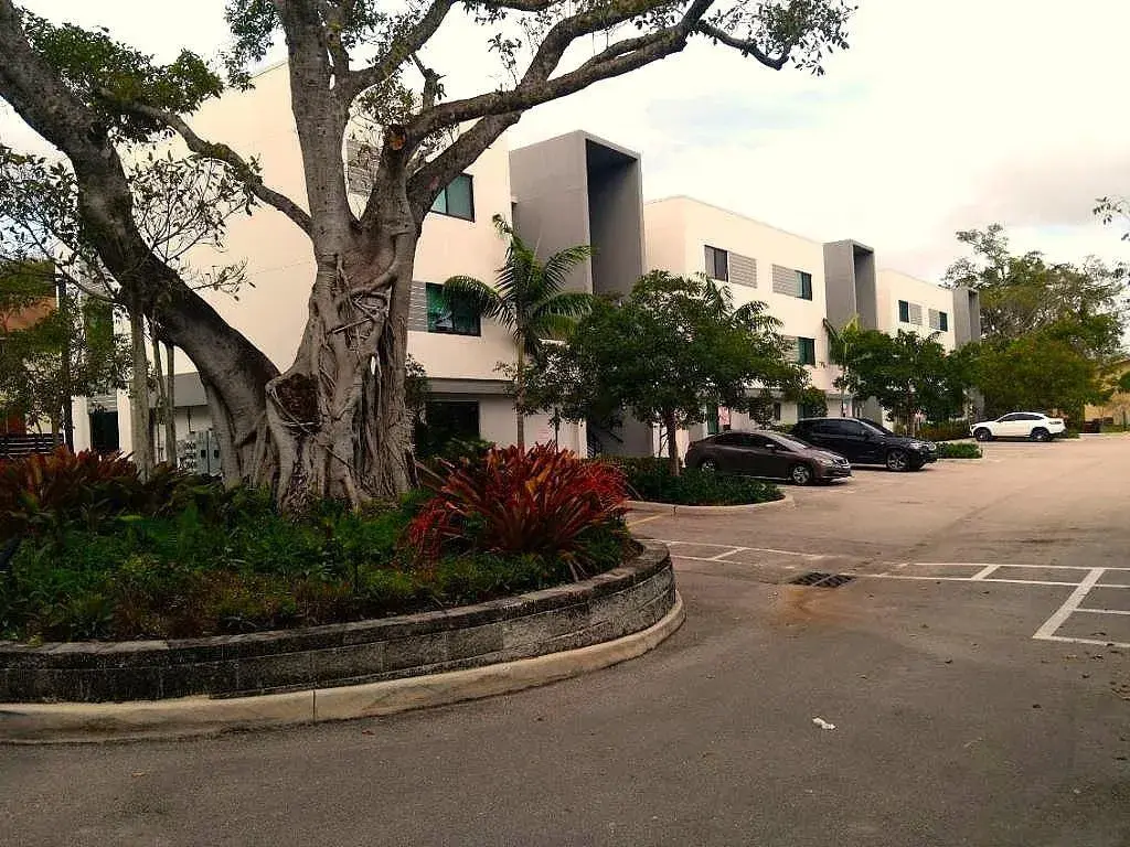 3050 NW 68th Street Unit 1302, Fort Lauderdale FL 33309