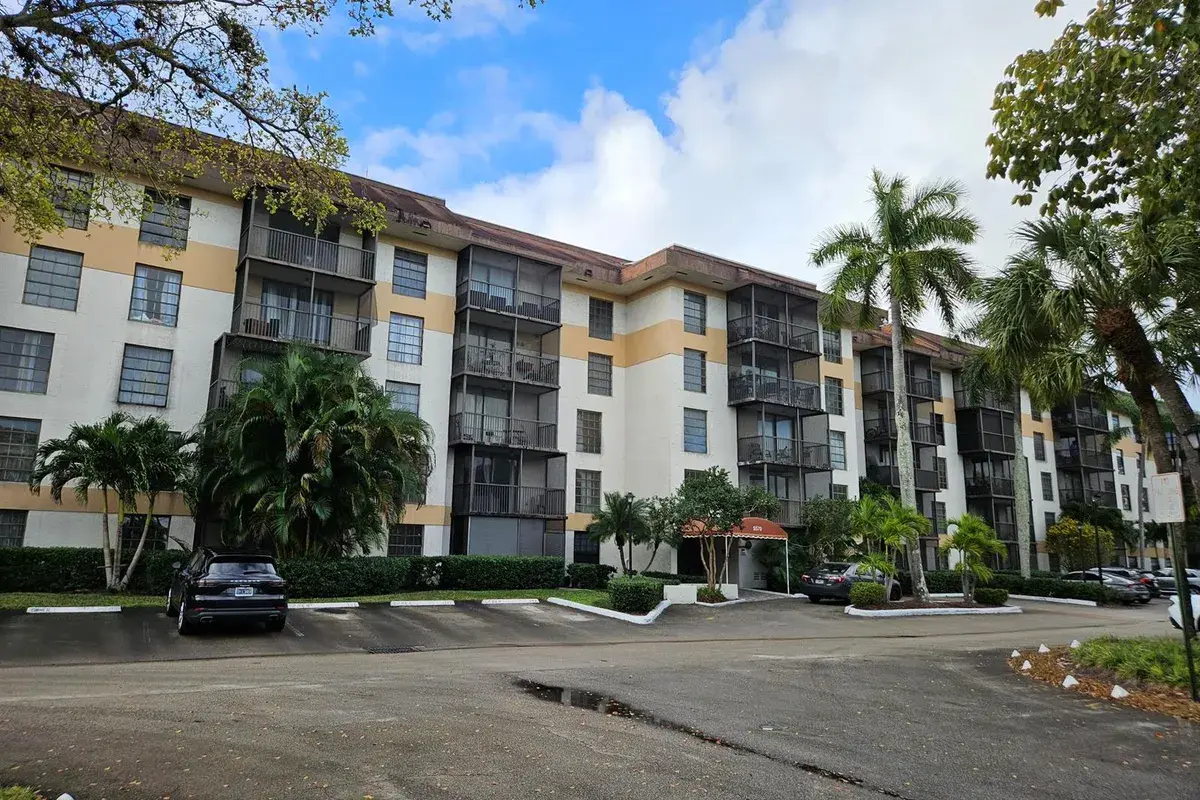 5570 NW 44th Street NW # 107a, Lauderhill FL 33319