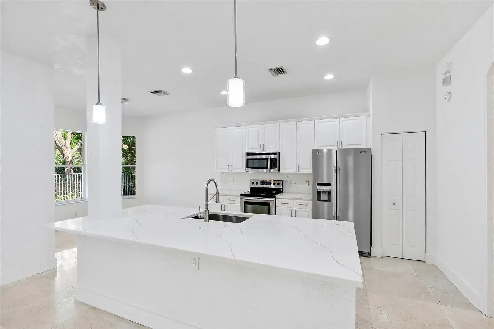 2013 Harbor View Circle, Weston FL 33327 photo 3