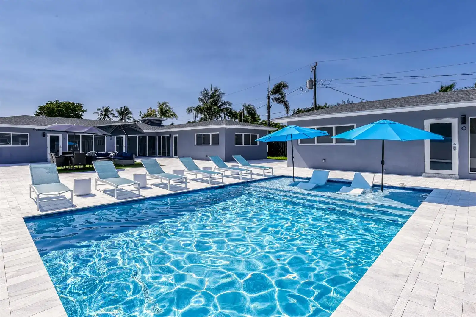2017 NE 26th Street, Wilton Manors FL 33305 photo 2