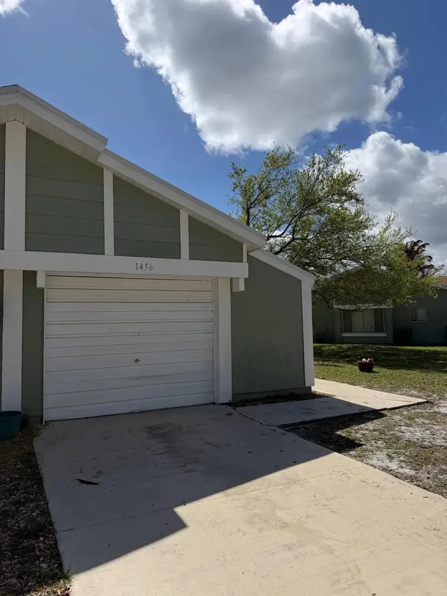 1456 SE Rivergreen Circle, Port St. Lucie FL 34952
