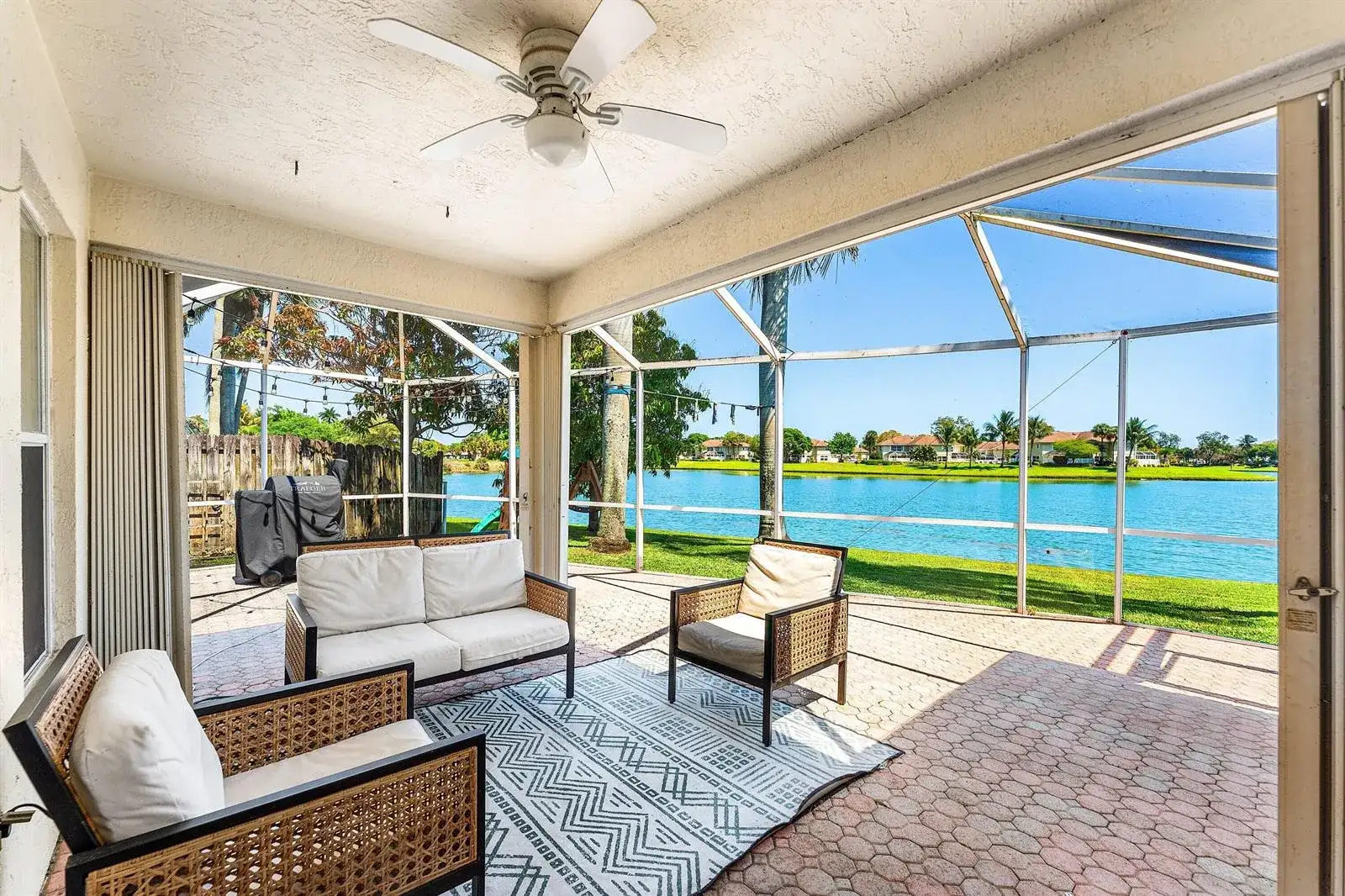 29 Swallow Drive, Boynton Beach FL 33436 photo 2