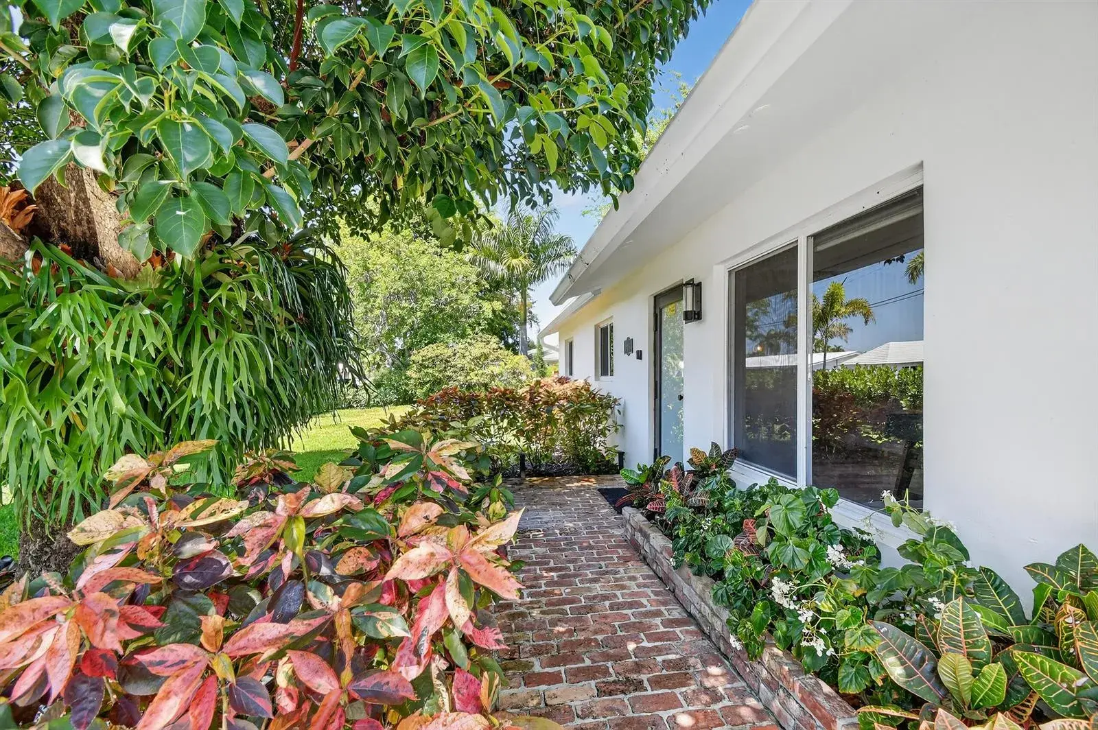 8416 Pine Tree Lane, West Palm Beach FL 33406