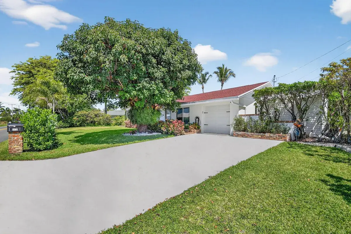 8416 Pine Tree Lane, West Palm Beach FL 33406