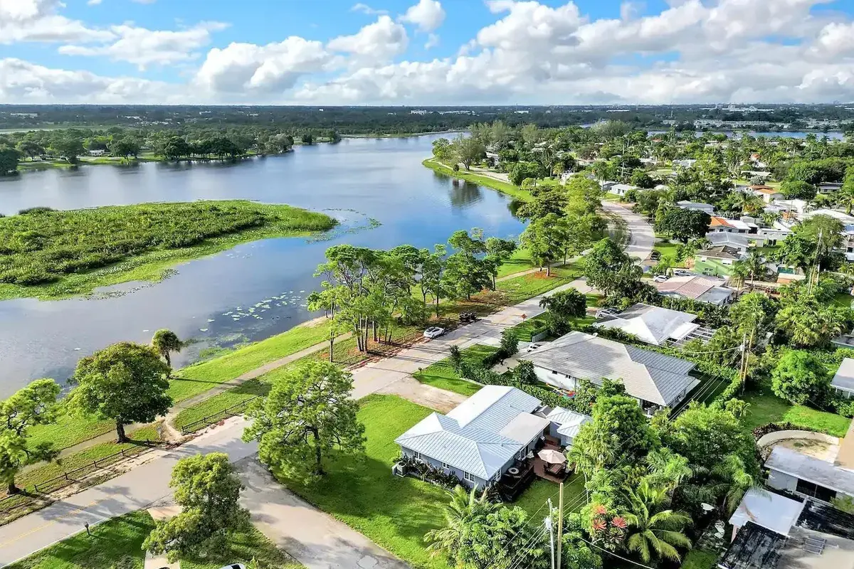 5574 Lake Osborne Drive, Lake Worth FL 33461