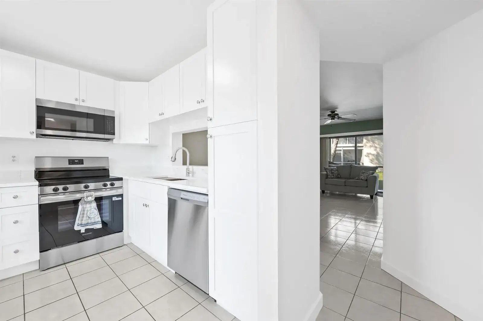 5570 Lakeside Drive # 102, Margate FL 33063 photo 3