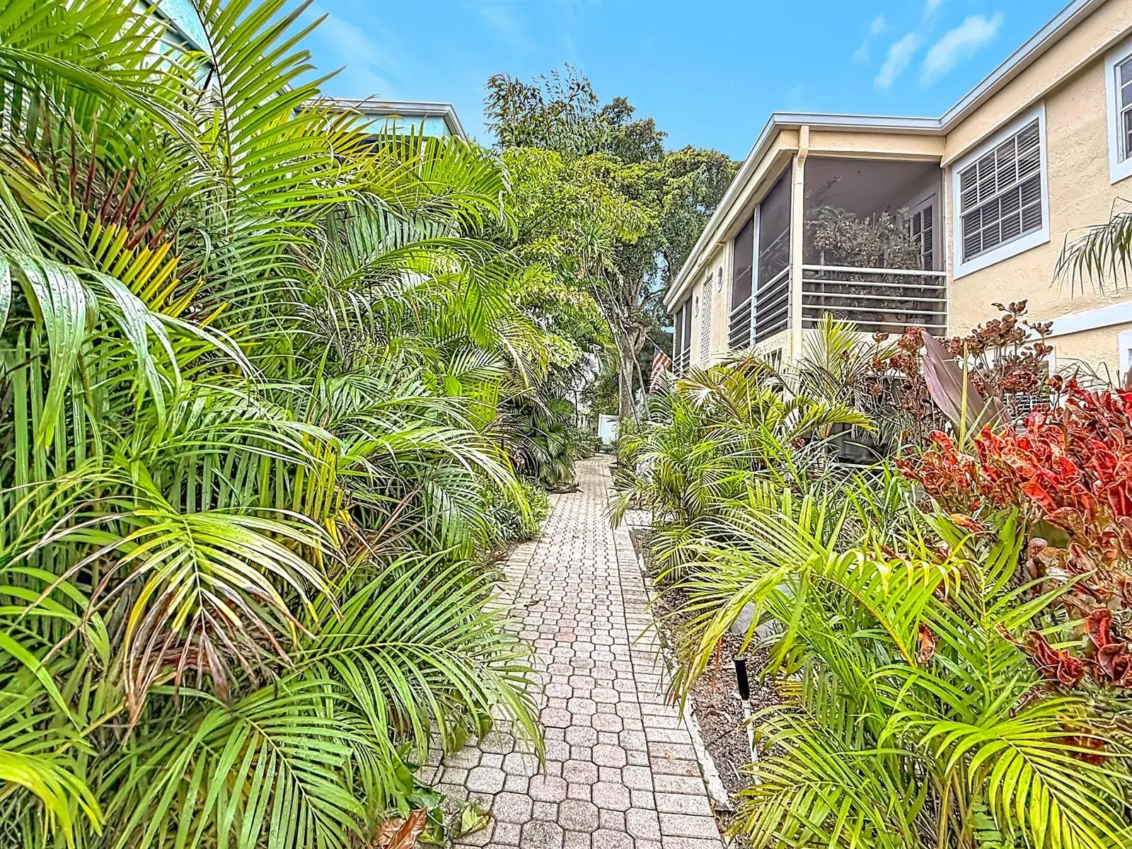 305 SE 11th Avenue, Pompano Beach FL 33060