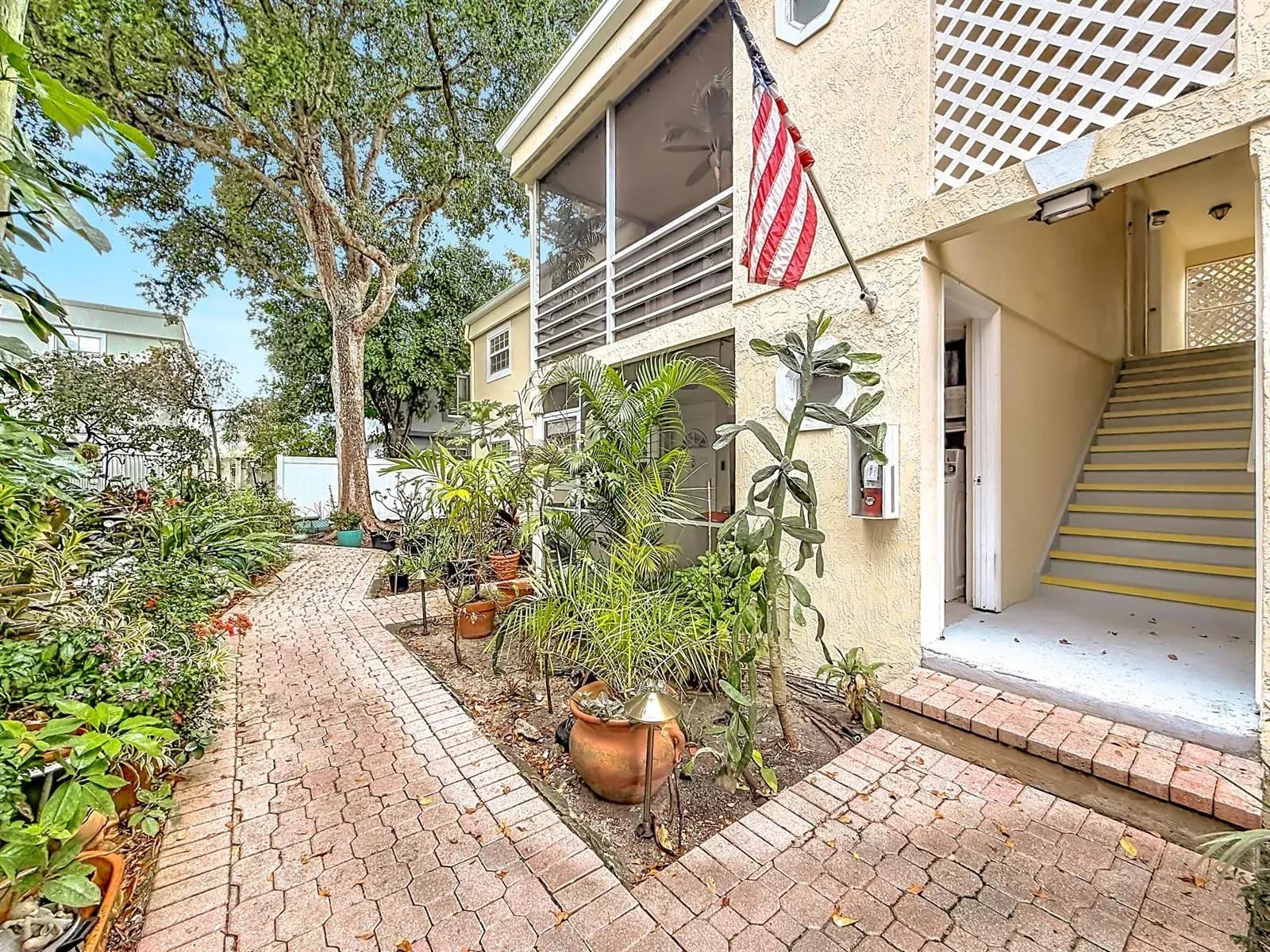 305 SE 11th Avenue, Pompano Beach FL 33060