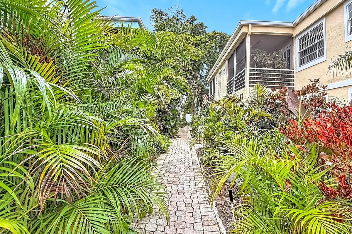 305 SE 11th Avenue, Pompano Beach FL 33060