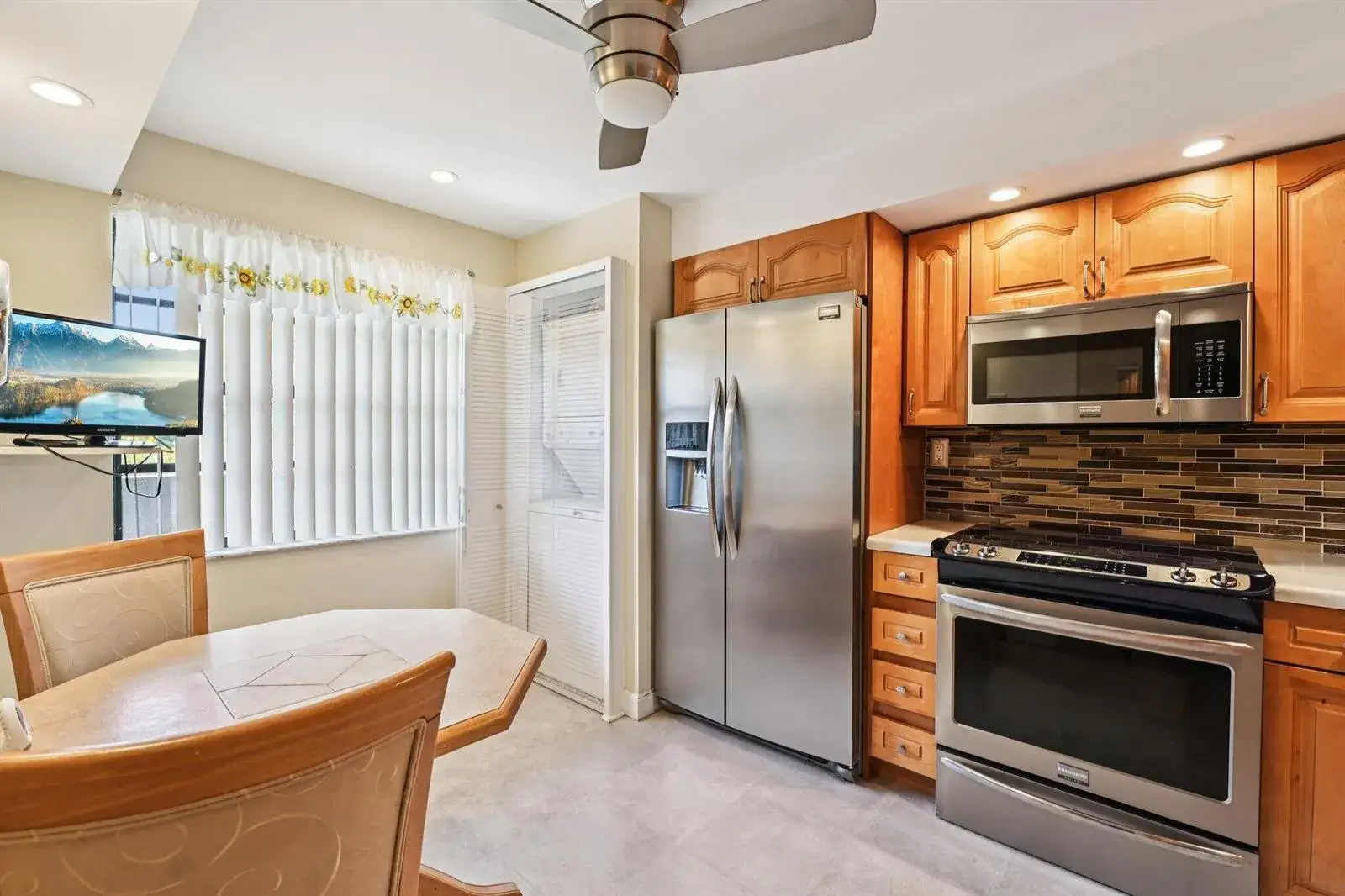 1101 Colony Point Circle # 404, Pembroke Pines FL 33026