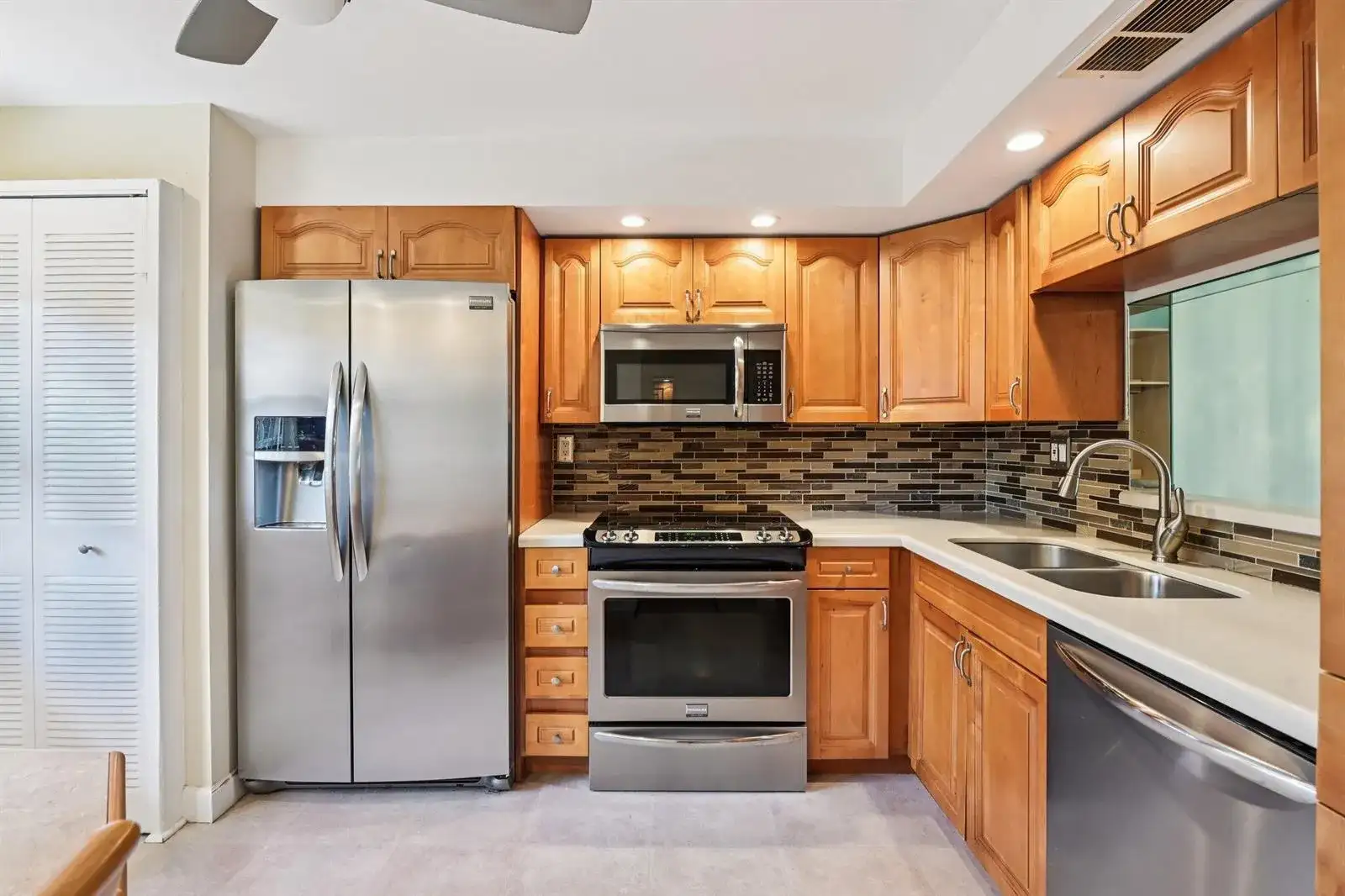 1101 Colony Point Circle # 404, Pembroke Pines FL 33026 photo 2