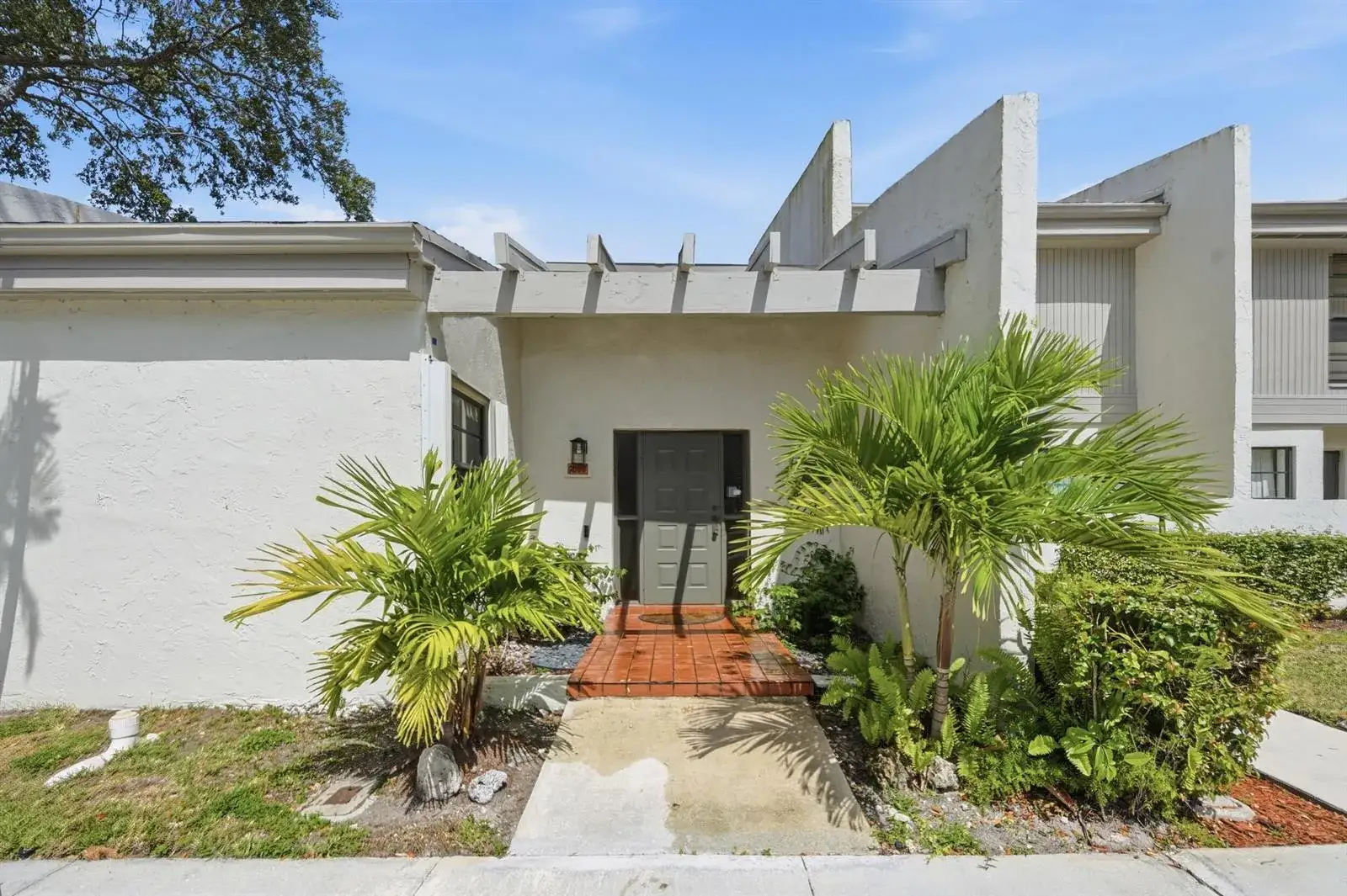 1097 NW 98th Terrace # 110, Pembroke Pines FL 33024