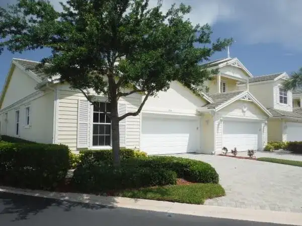 906 Mariner Bay Boulevard, Fort Pierce FL 34949 photo 2