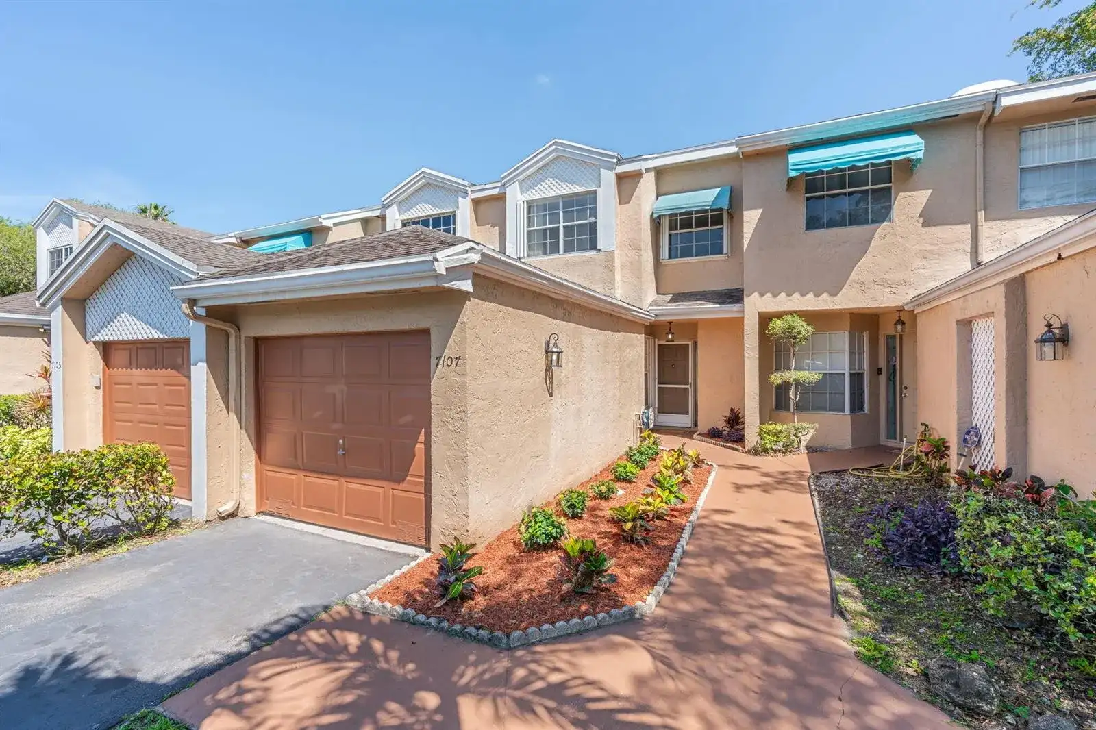 7107 Woodmont Way, Tamarac FL 33321 photo 2