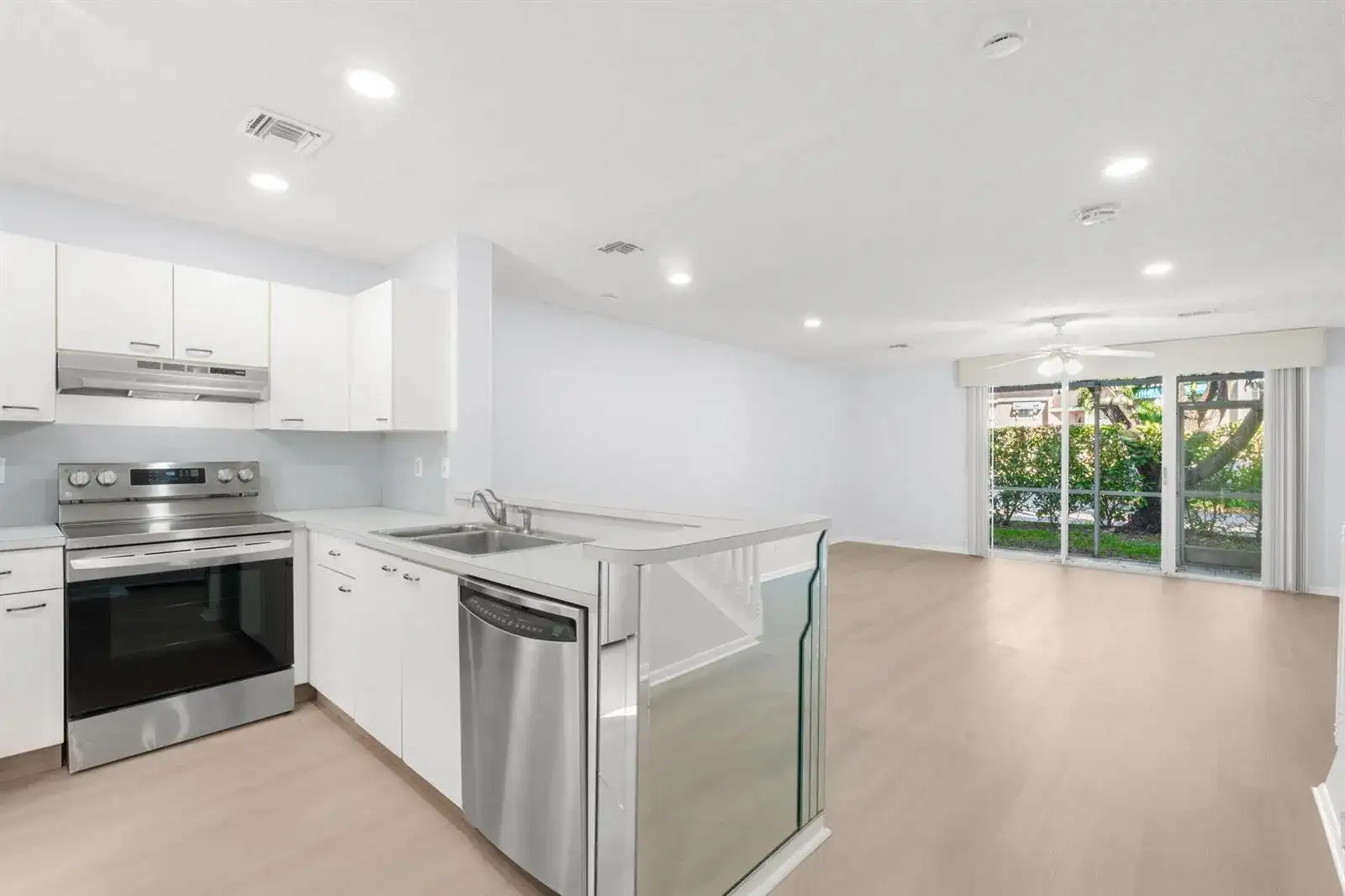 7107 Woodmont Way, Tamarac FL 33321 photo 4