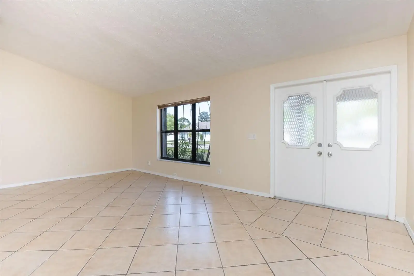2456 SE Trail Avenue, Port St. Lucie FL 34952 photo 2