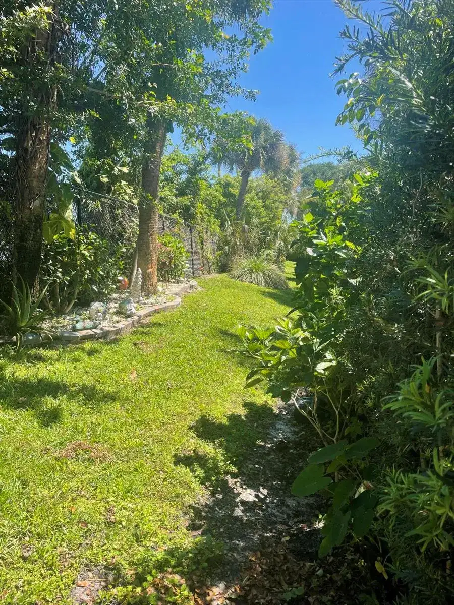 804 Summit Lake Drive, West Palm Beach FL 33406 photo 3