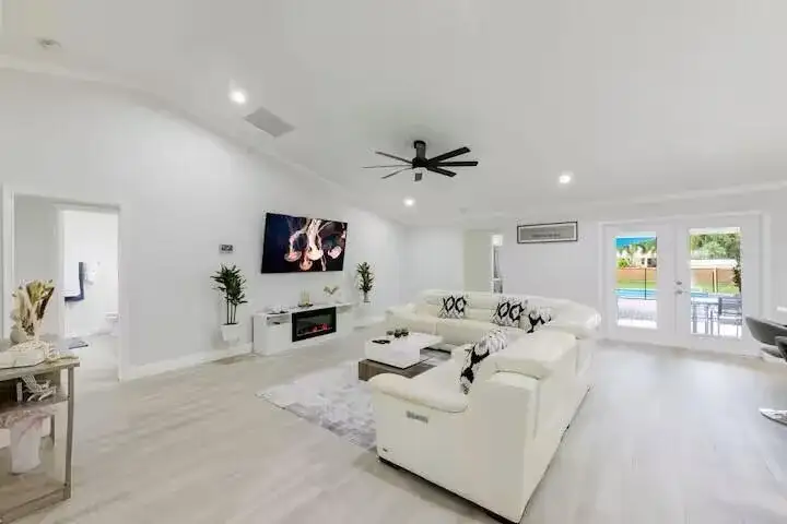 11038 Persimmon Boulevard, West Palm Beach FL 33411 photo 3
