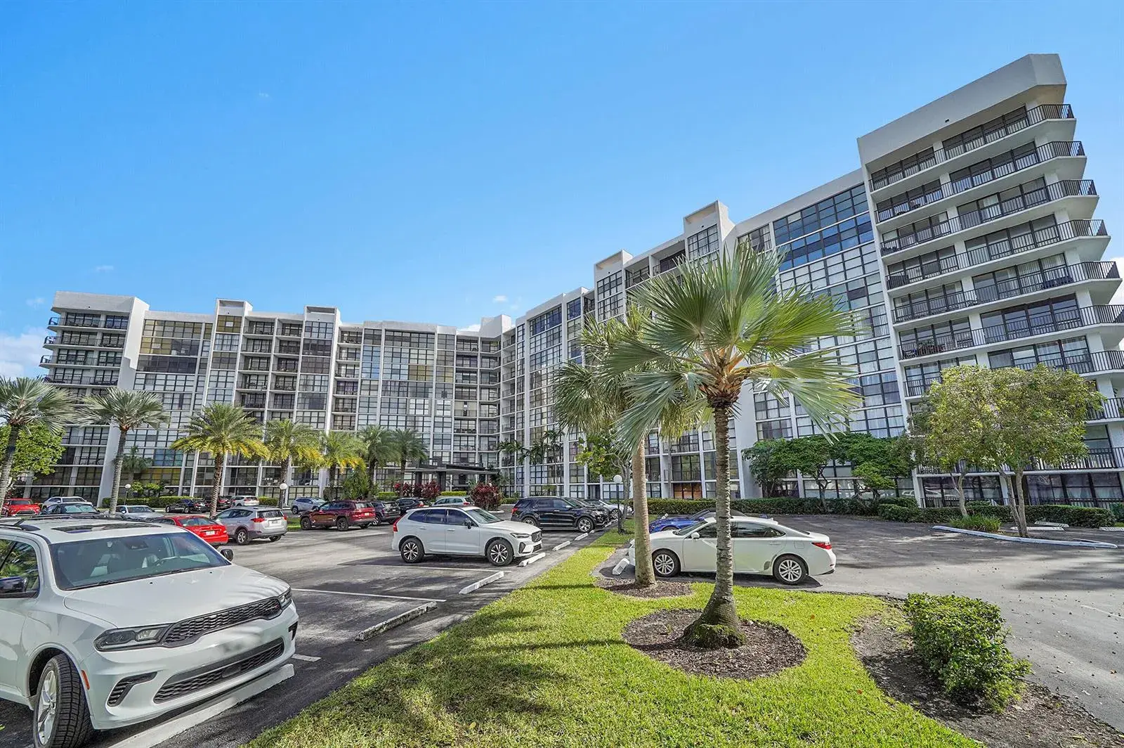 1000 Parkview Drive Unit 306, Hallandale Beach FL 33009