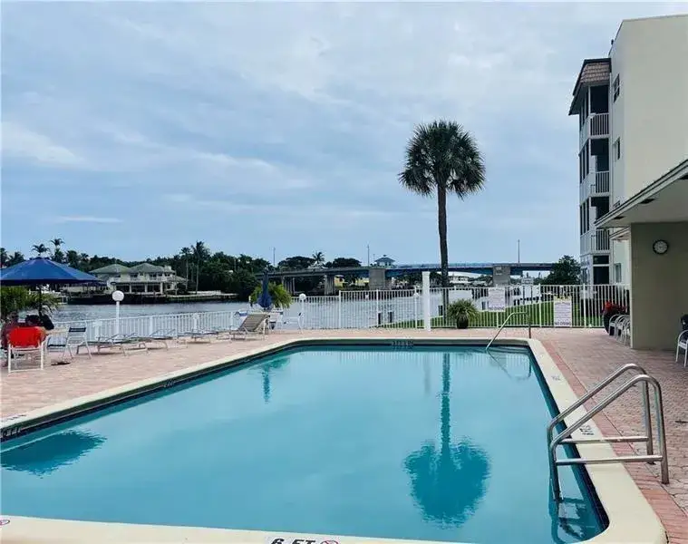 624 Snug Harbor Drive # B7, Boynton Beach FL 33435