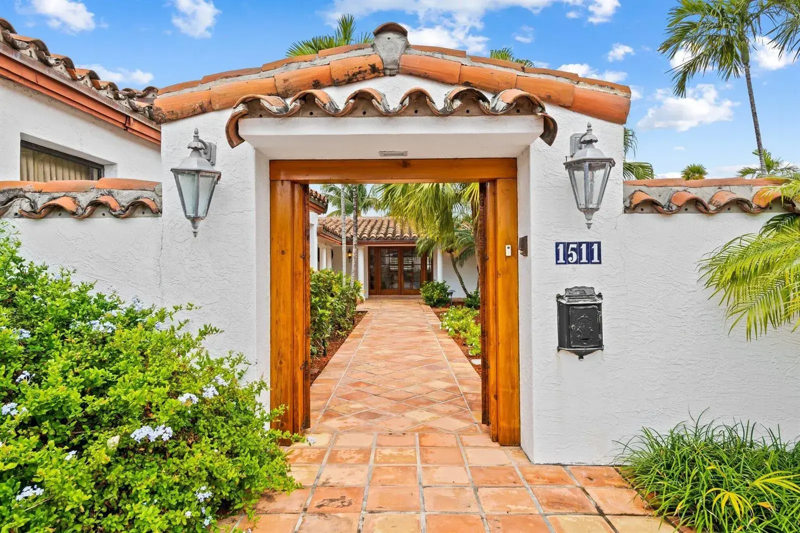 1511 E Lake Drive, Fort Lauderdale FL 33316