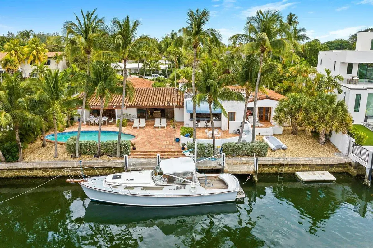 1511 E Lake Drive, Fort Lauderdale FL 33316