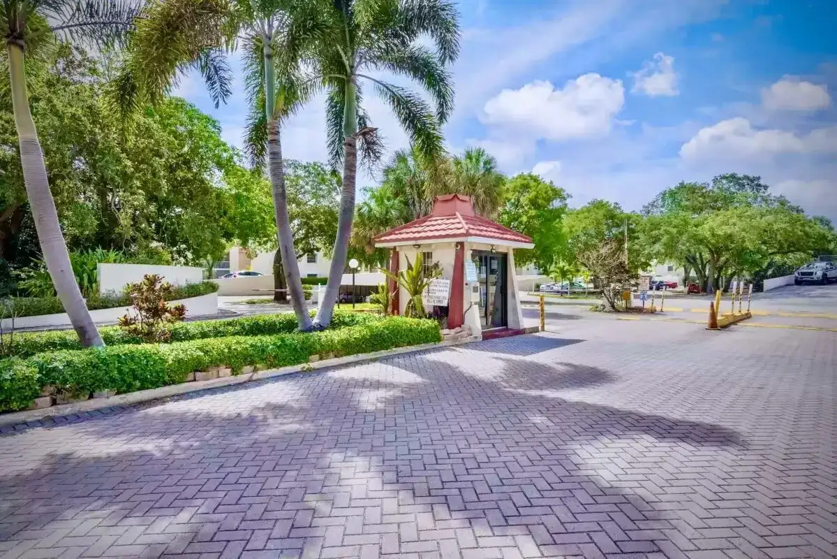 616 NW 13th Street # 24, Boca Raton FL 33486 photo 2
