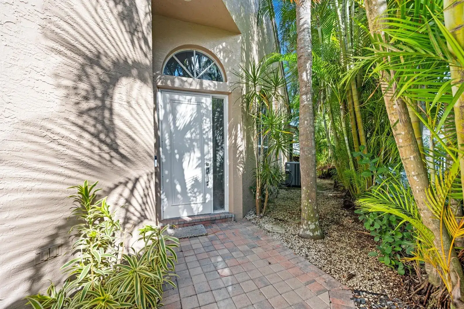 4657 Carlton Golf Drive, Lake Worth FL 33449 photo 3